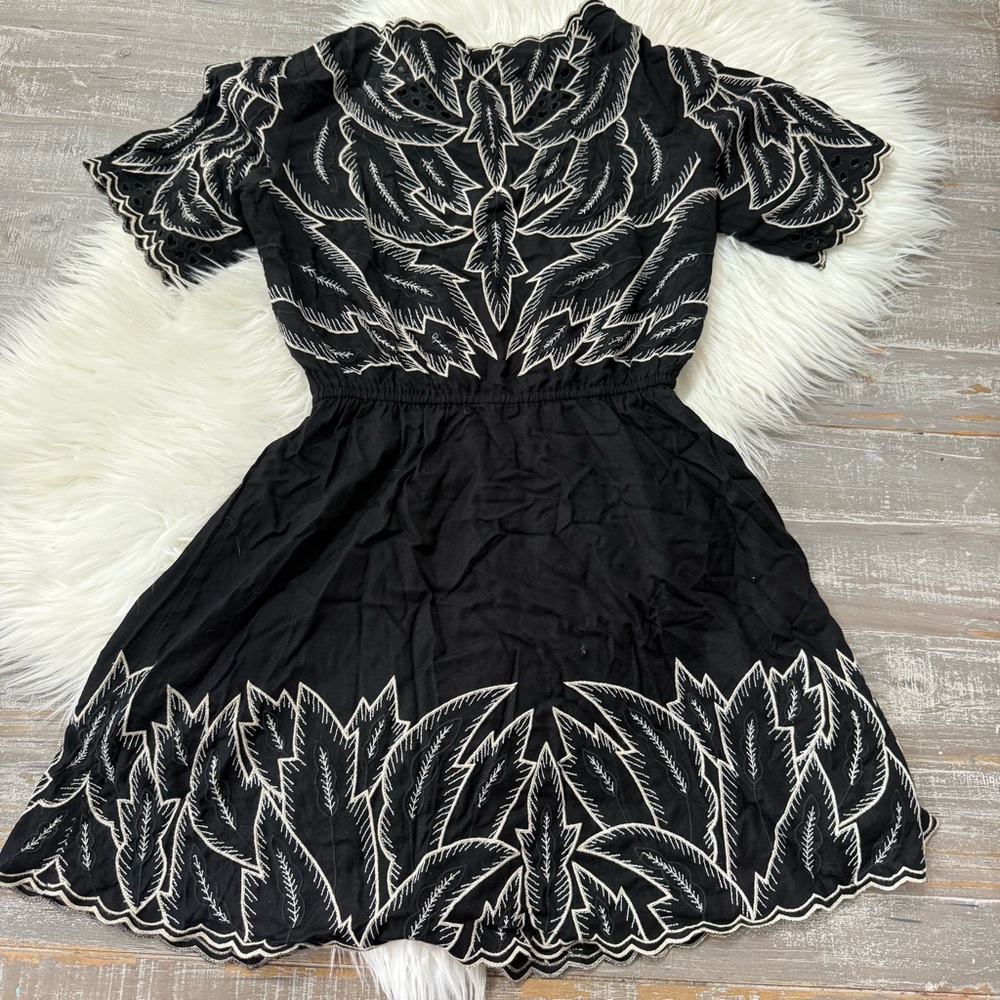 Alice + Olivia Kelsi Embroidered Eyelet Leaf Dress - Picture 4 of 5